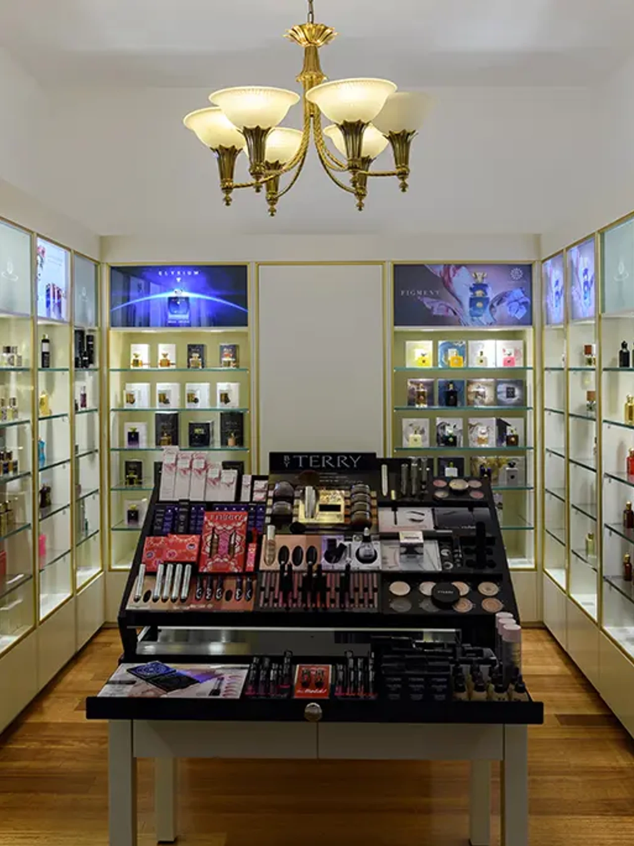 Retail cosmetics